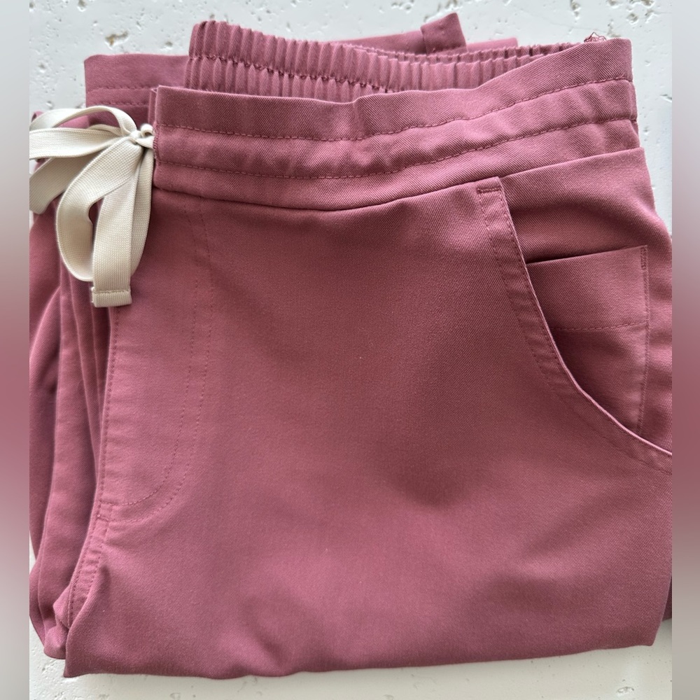 Figs XS mauve Yola scrub pants first release colorway